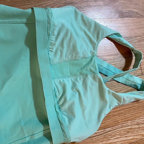 Lululemon Stash-and-Run Bra Pocket Tank Top - Size 4 - Picture 4 of 4
